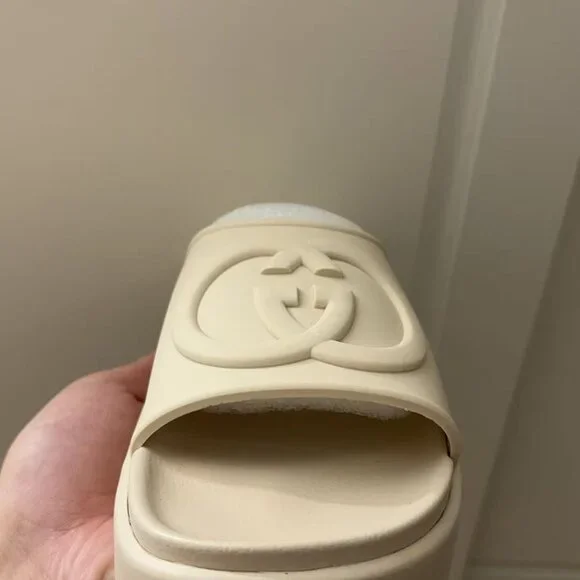 New! Gucci Interlocking G Platform Soft Rubber Slide Sandals - Picture 5 of 7